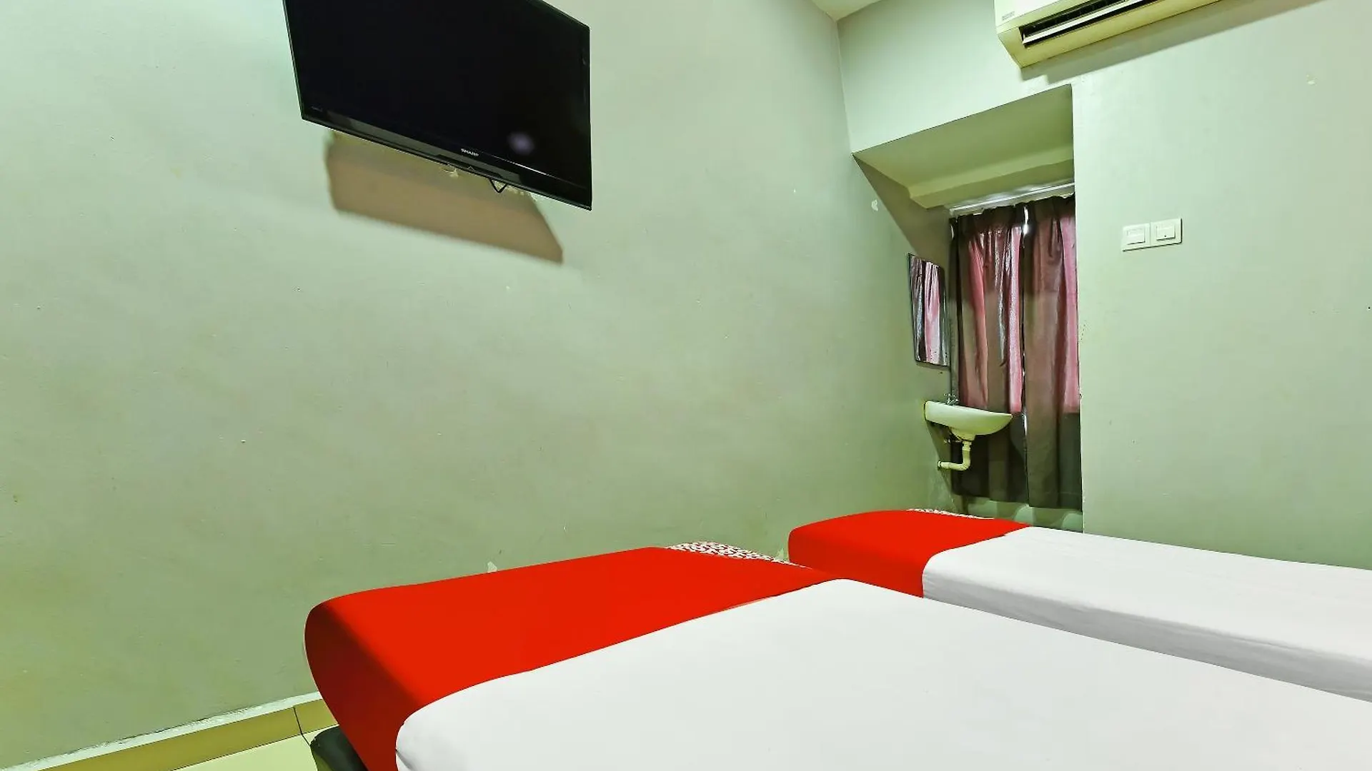 Oyo 90138 Hotel Elwarda Klcity Kuala Lumpur